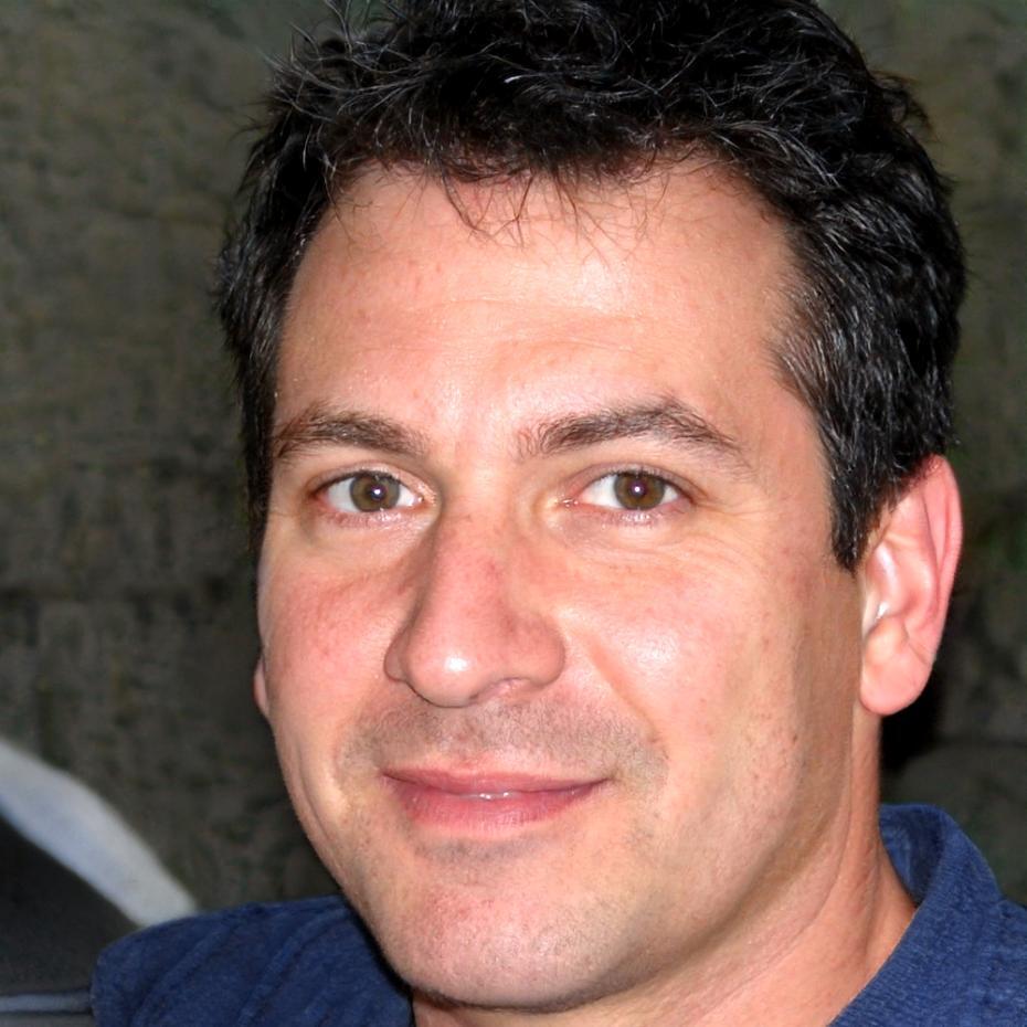 Instructor Carlos Mendoza
